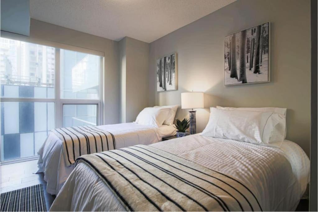 Skyline Suites - Walk To Mtcc, Acc, Rogers Centre & Entertainment District Aparthotel Toronto