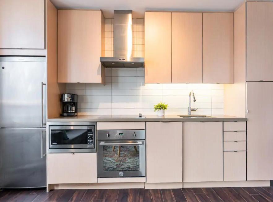 Aparthotel Skyline Suites - Walk To Mtcc, Acc, Rogers Centre & Entertainment District