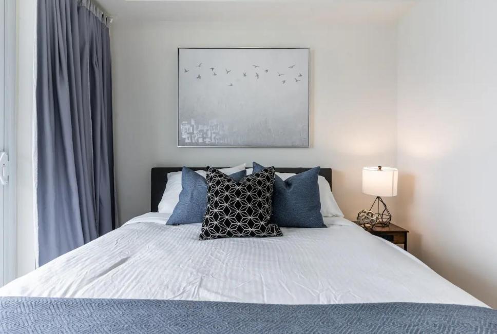 Skyline Suites - Walk To Mtcc, Acc, Rogers Centre & Entertainment District 3* Toronto