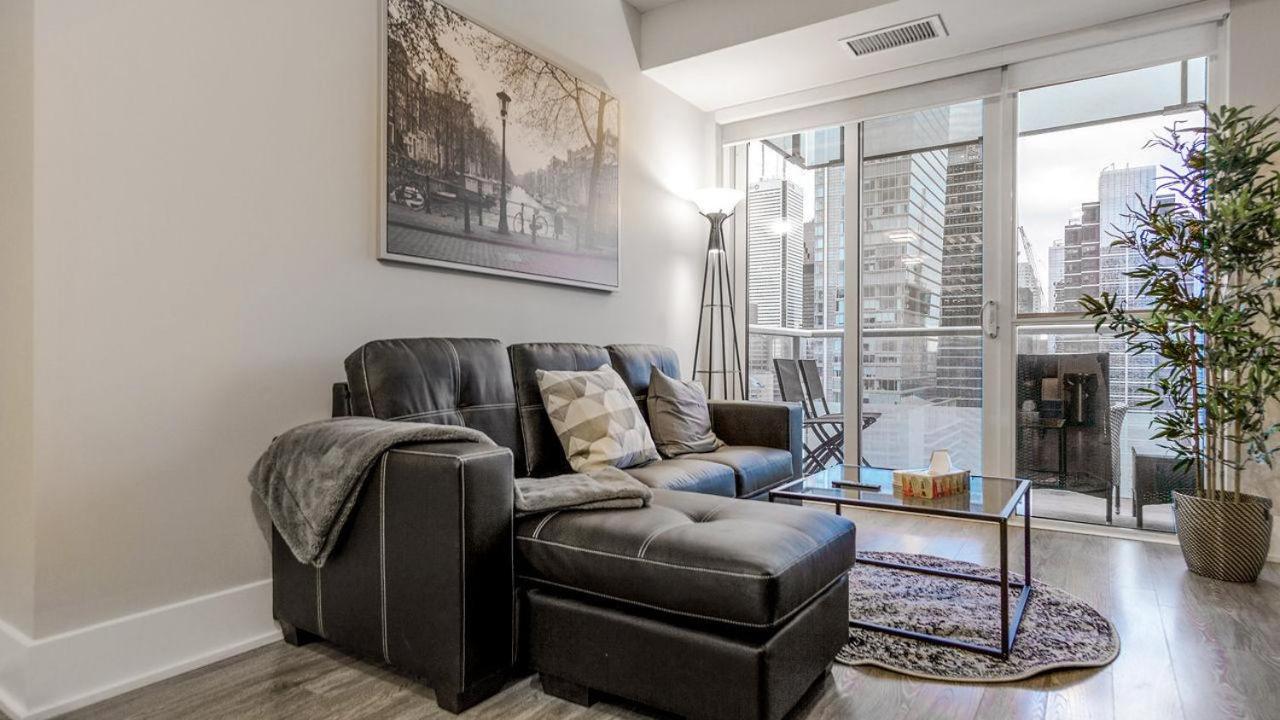 Skyline Suites - Walk To Mtcc, Acc, Rogers Centre & Entertainment District 3* Toronto